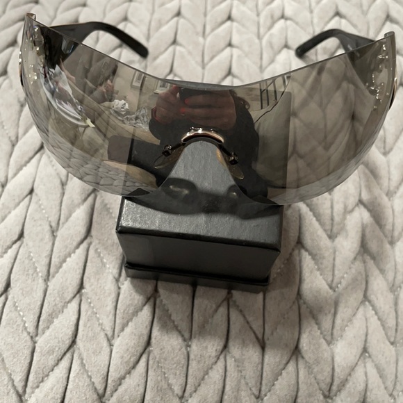 Escada sunglasses blk/silver flash mirror lenses - Picture 8 of 8